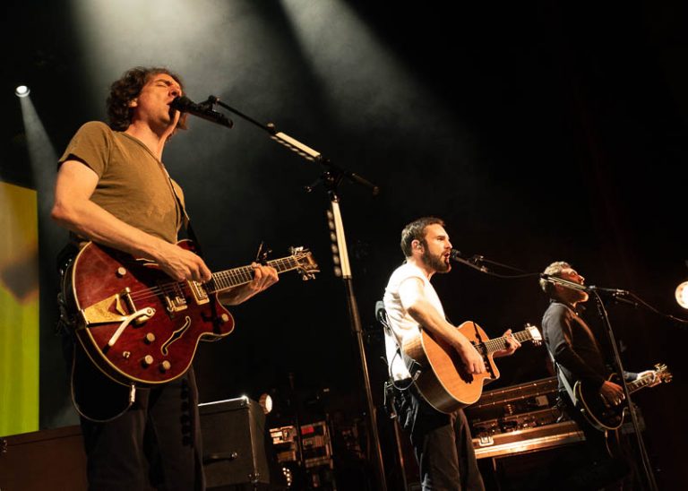 Snow Patrol Light up the Warfield SF Sonic