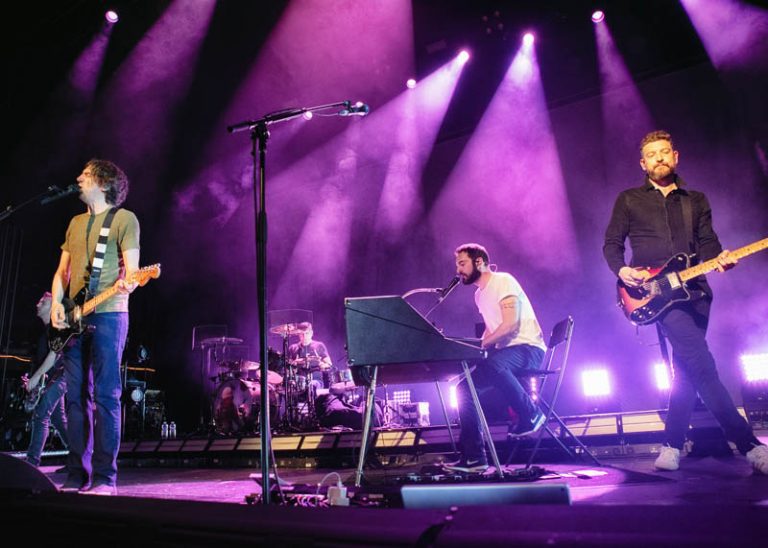 Snow Patrol Light up the Warfield SF Sonic