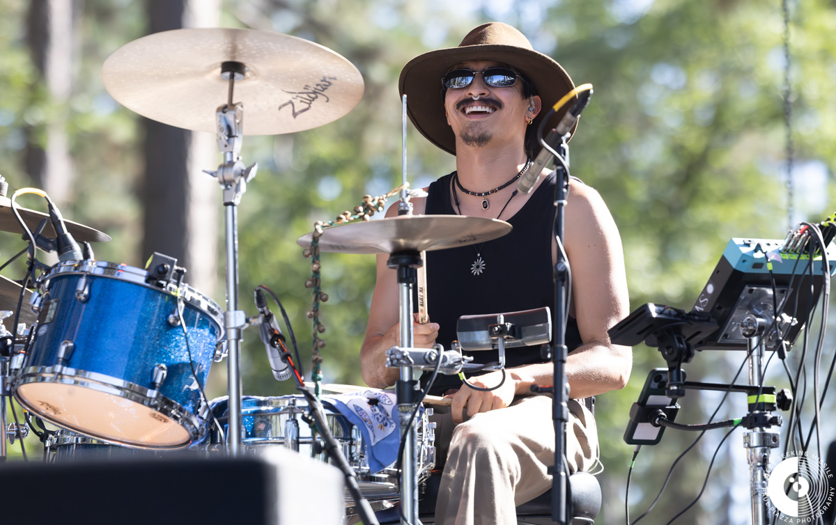 Balthvs drummer smile